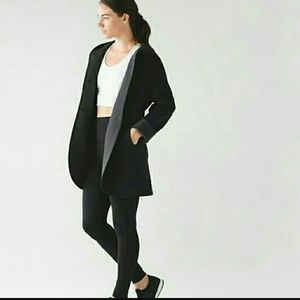 $148 Lululemon City Bound Wrap Size M (8)